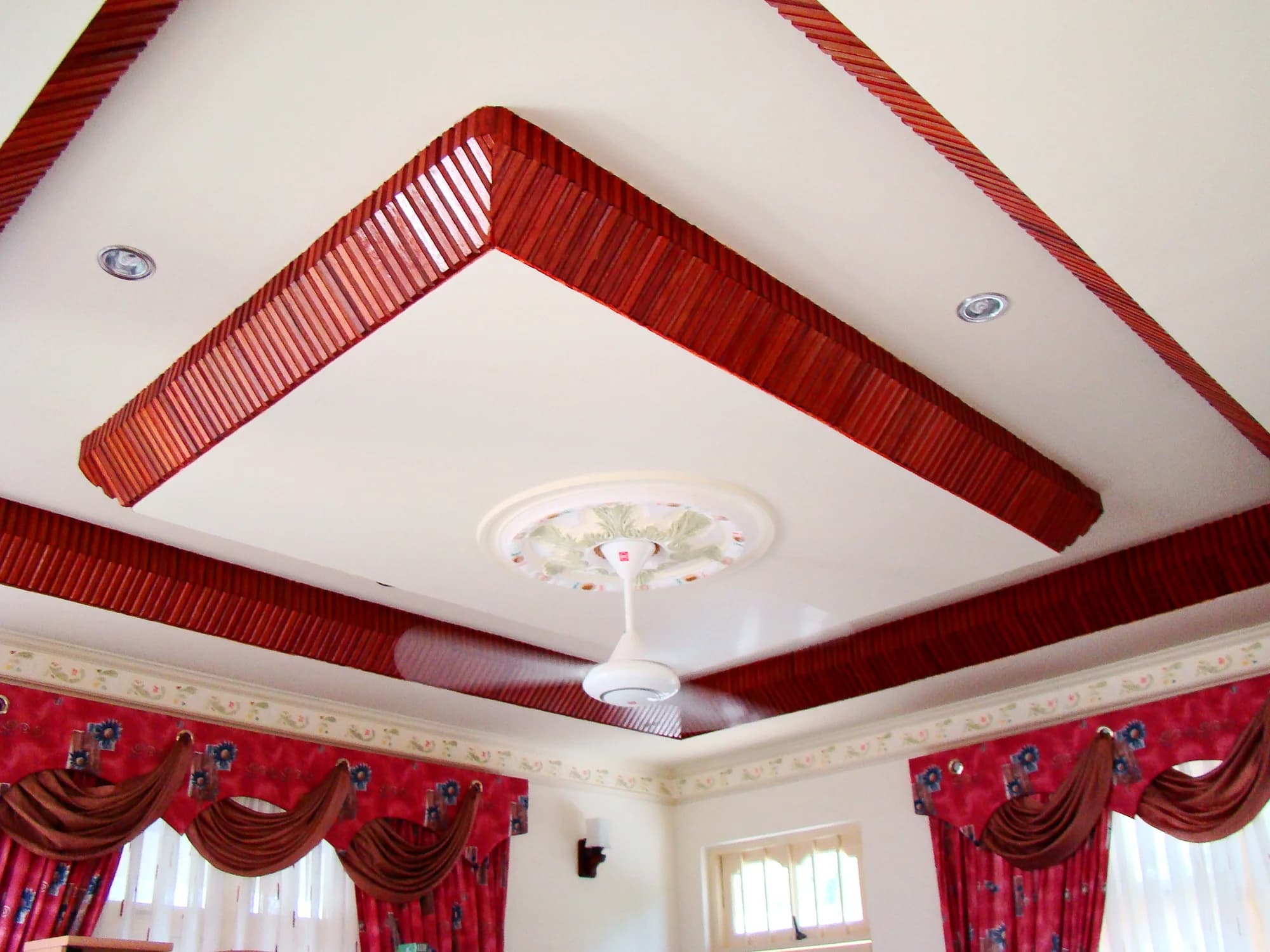 Coffered ceiling trimmed with mahogany battens around a moulded plaster ceiling rose